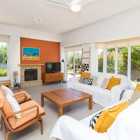 You And Your Family Will Love This 5 Star With Private Pool, 1372 Βίλα Αγία Νάπα