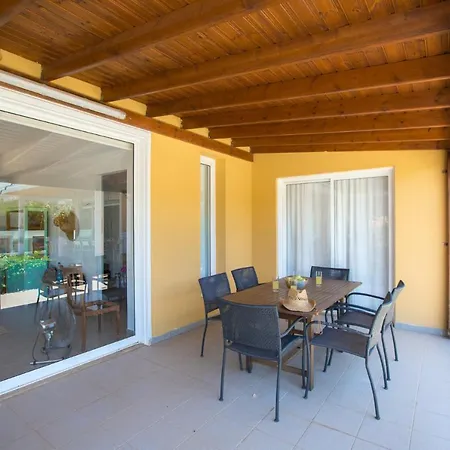 Βίλα You And Your Family Will Love This 5 Star With Private Pool, 1372 Αγία Νάπα