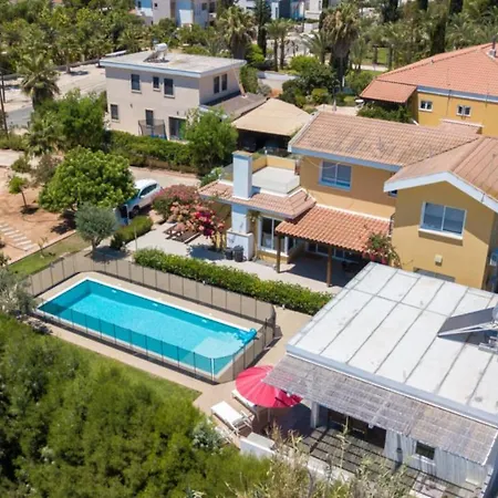 You And Your Family Will Love This 5 Star With Private Pool, 1372 Αγία Νάπα