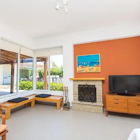 You And Your Family Will Love This 5 Star With Private Pool, 1372 Villa *
