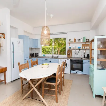 You And Your Family Will Love This 5 Star With Private Pool, 1372 Villa Ayía Nápa